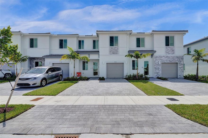 Beautiful 3-bedroom, 3.5-bath townhouse for sale!
This spacious home is perfectly located within a gated community featuring only 231 residences, ensuring privacy and exclusivity. Currently rented to excellent tenants for $2,800 per month, making it a great investment opportunity. The community will soon feature a beautiful private clubhouse, expected to be completed by the end of this​​‌​​​​‌​‌​​​‌‌​​​‌‌‌​​‌​​‌‌​​​​ year.
