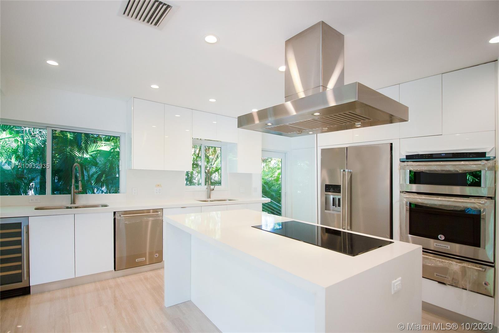 BELLE MEADE ISLAND - Residential