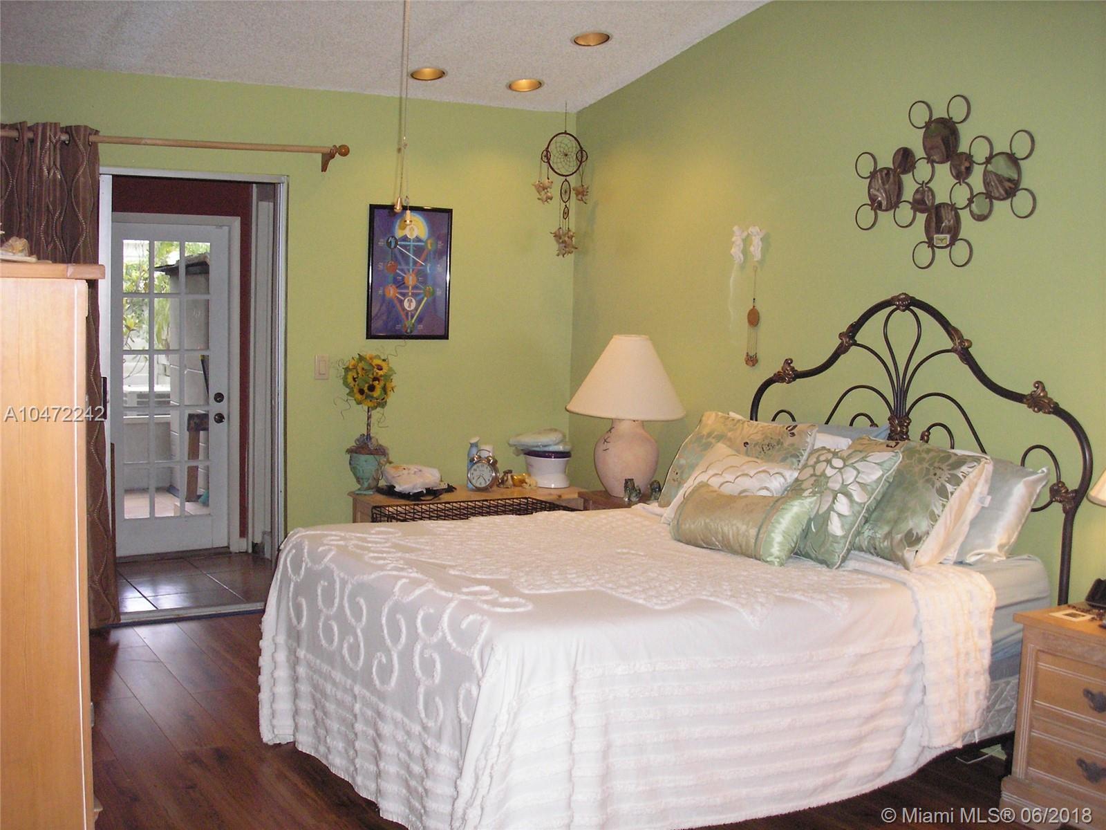 COUNTRY WALK - Residential