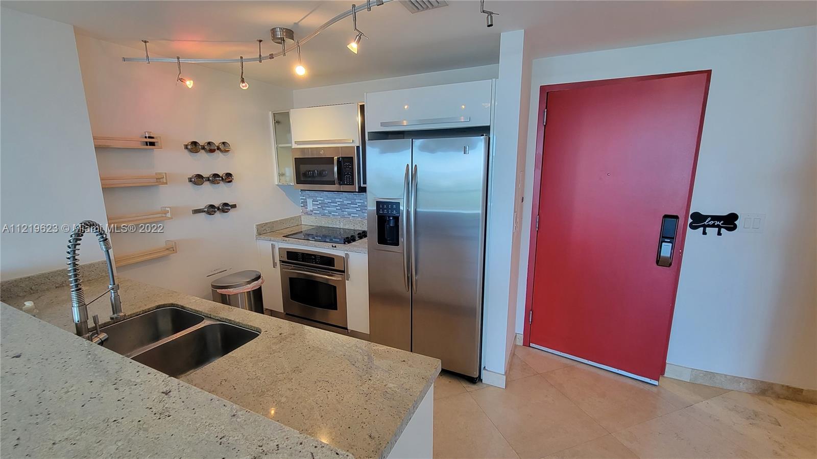 BLUE CONDO - Residential Lease