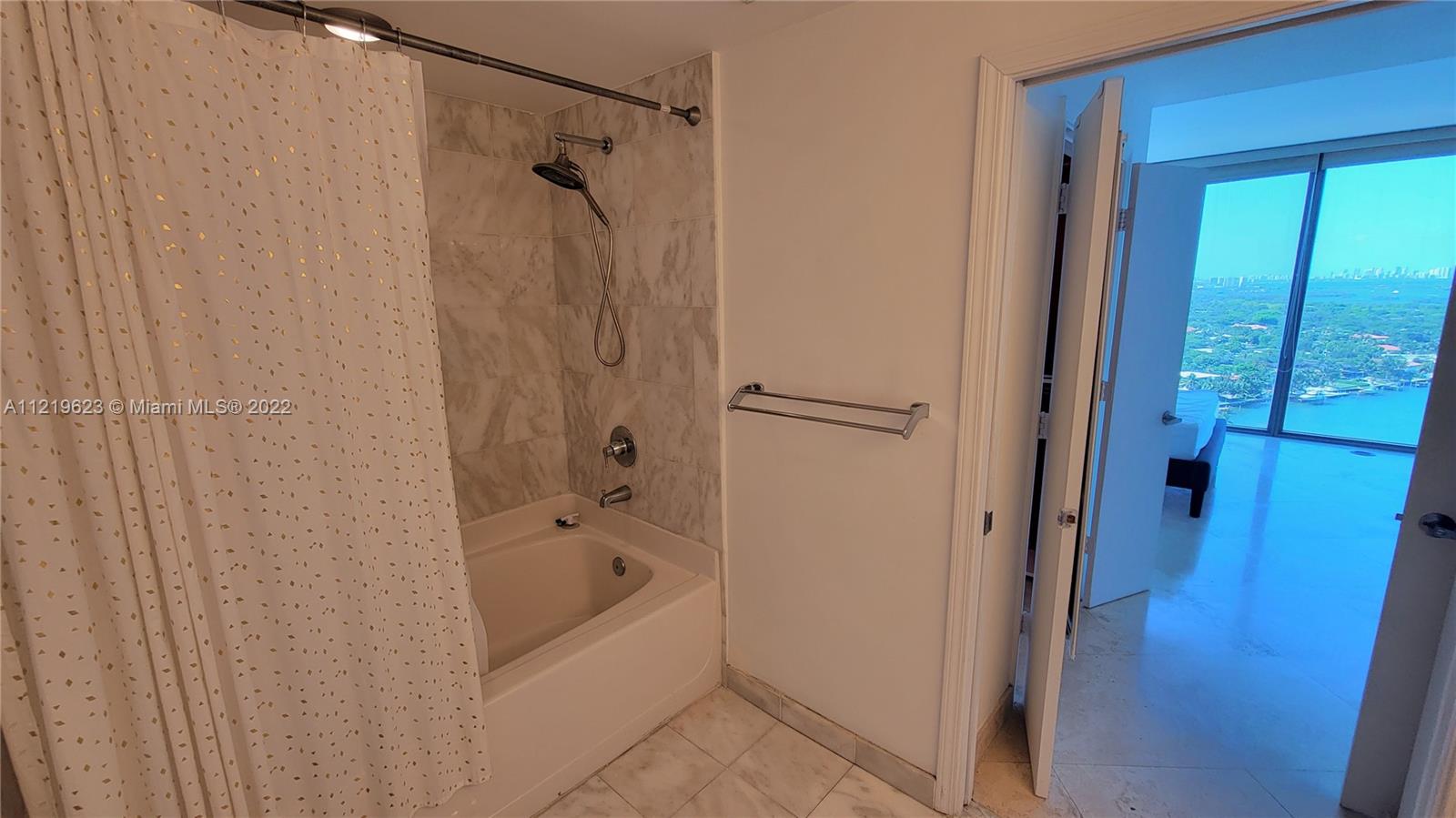BLUE CONDO - Residential Lease