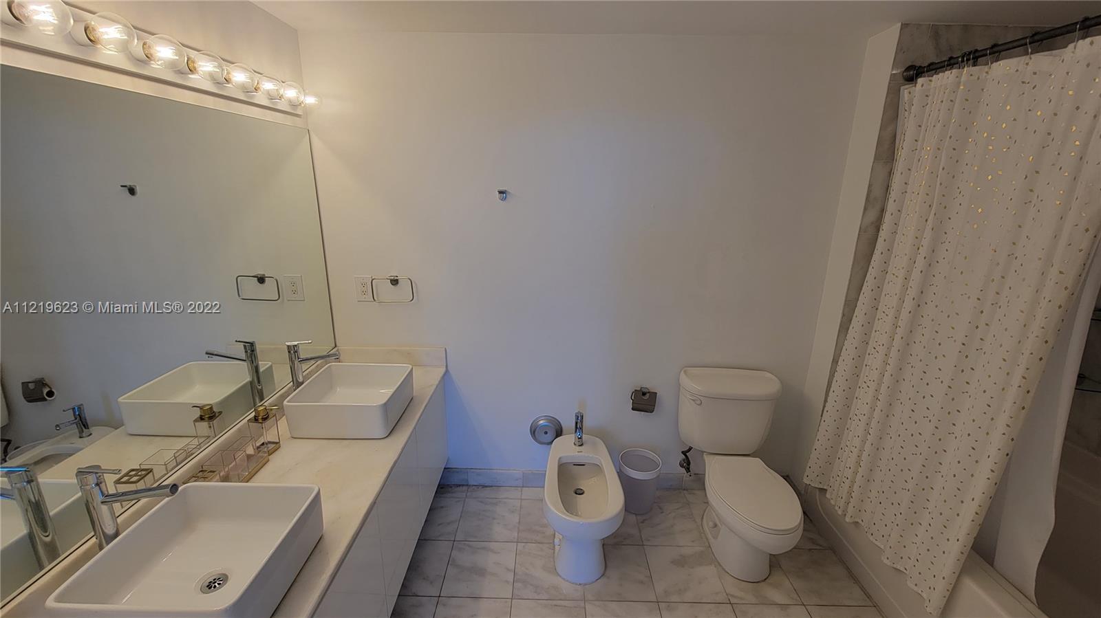 BLUE CONDO - Residential Lease