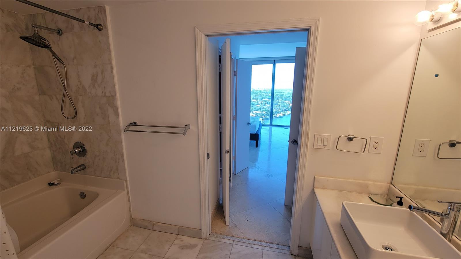 BLUE CONDO - Residential Lease