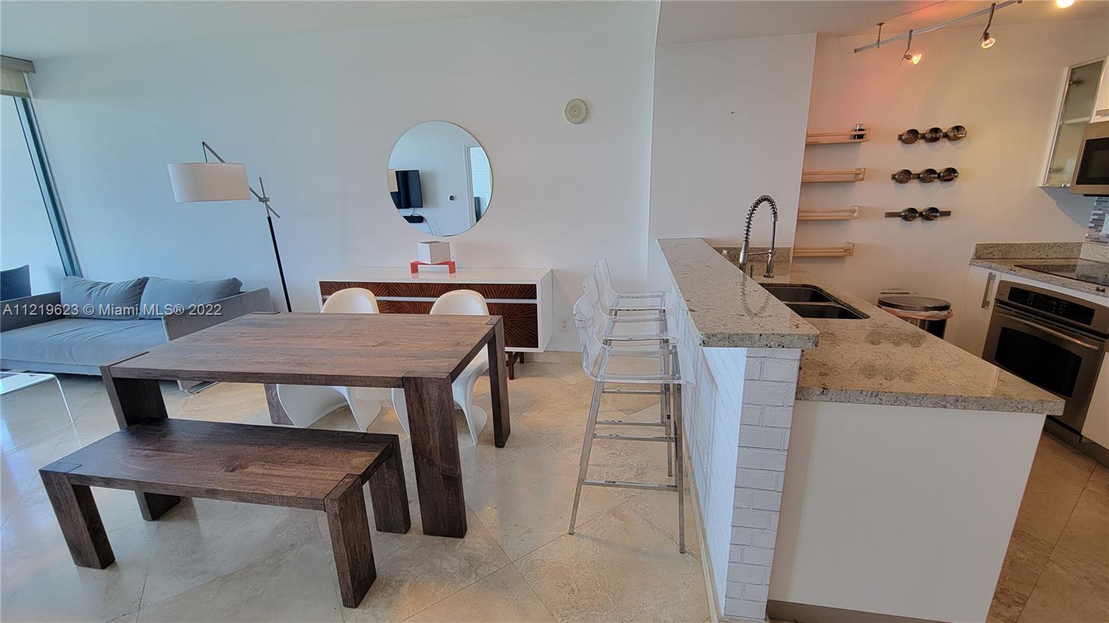 BLUE CONDO - Residential Lease