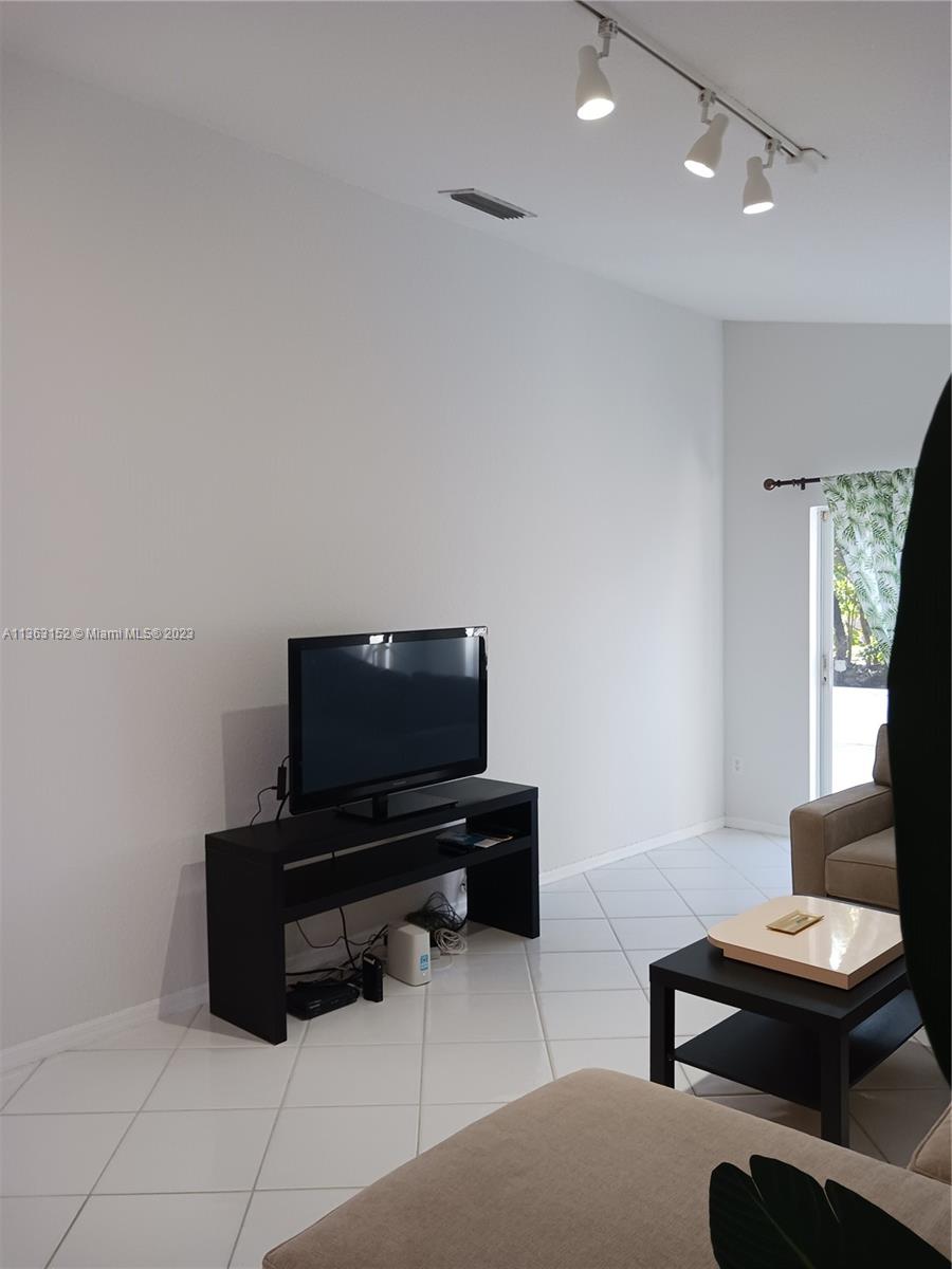 PEMBROKE ISLES II - Residential