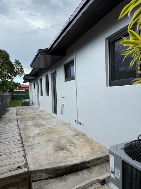 6750 SW 21st St Miami FL 33155