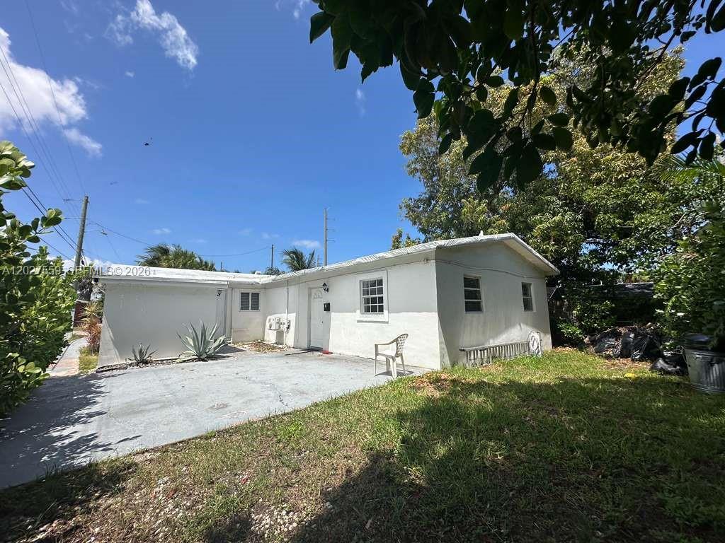 685 SW 7th Ter