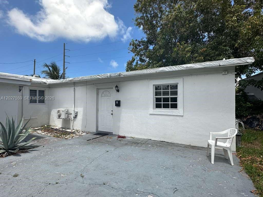 685 SW 7th Ter