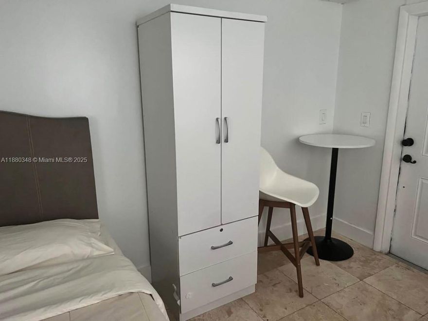 Efficiency with private entrance, bath, parking and utilities and internet included, only one person.