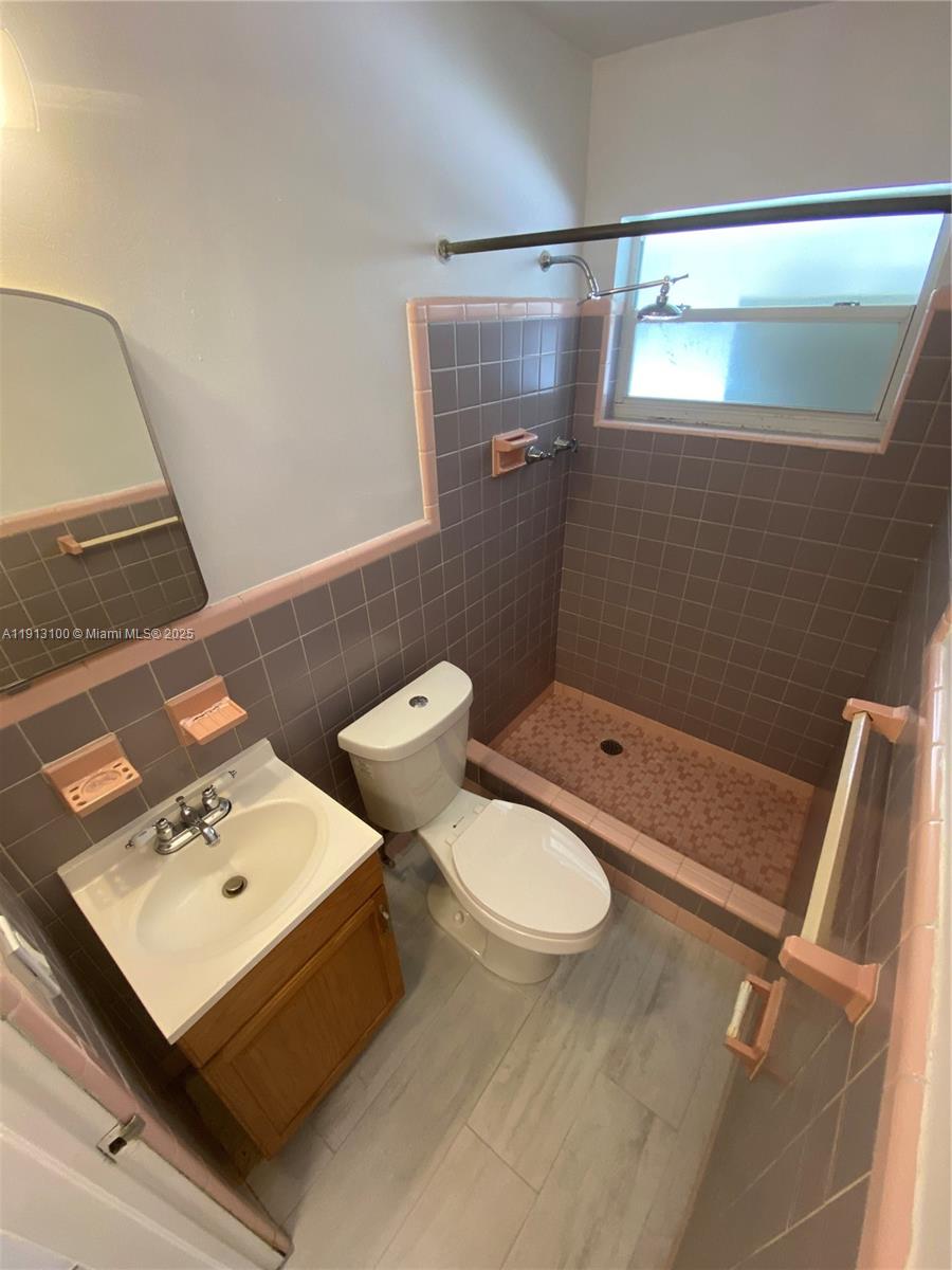 HOLLYWOOD HOMESITES REV P - Residential Lease