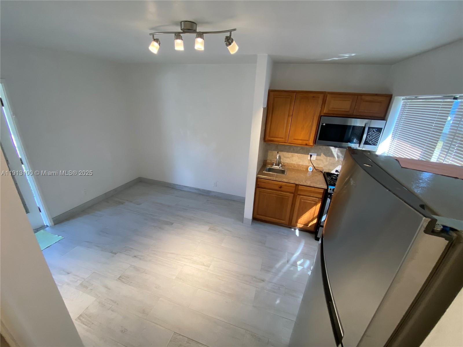 HOLLYWOOD HOMESITES REV P - Residential Lease