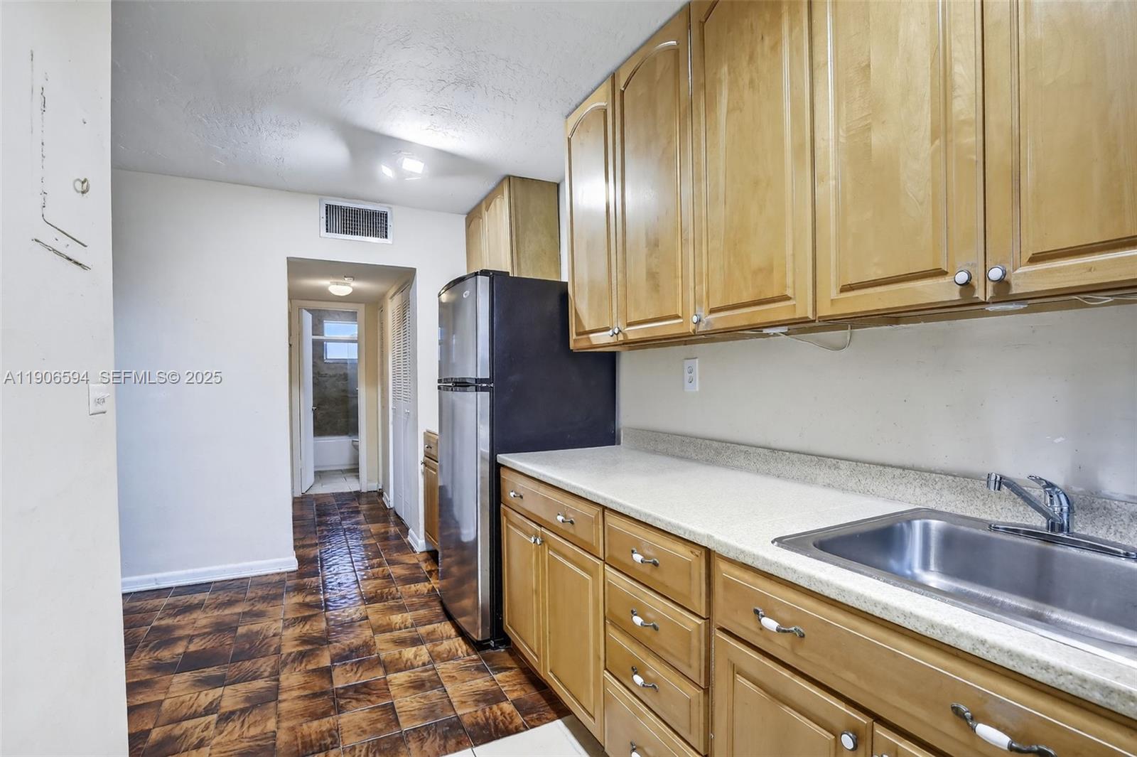 OXFORD COURT CONDO - Residential