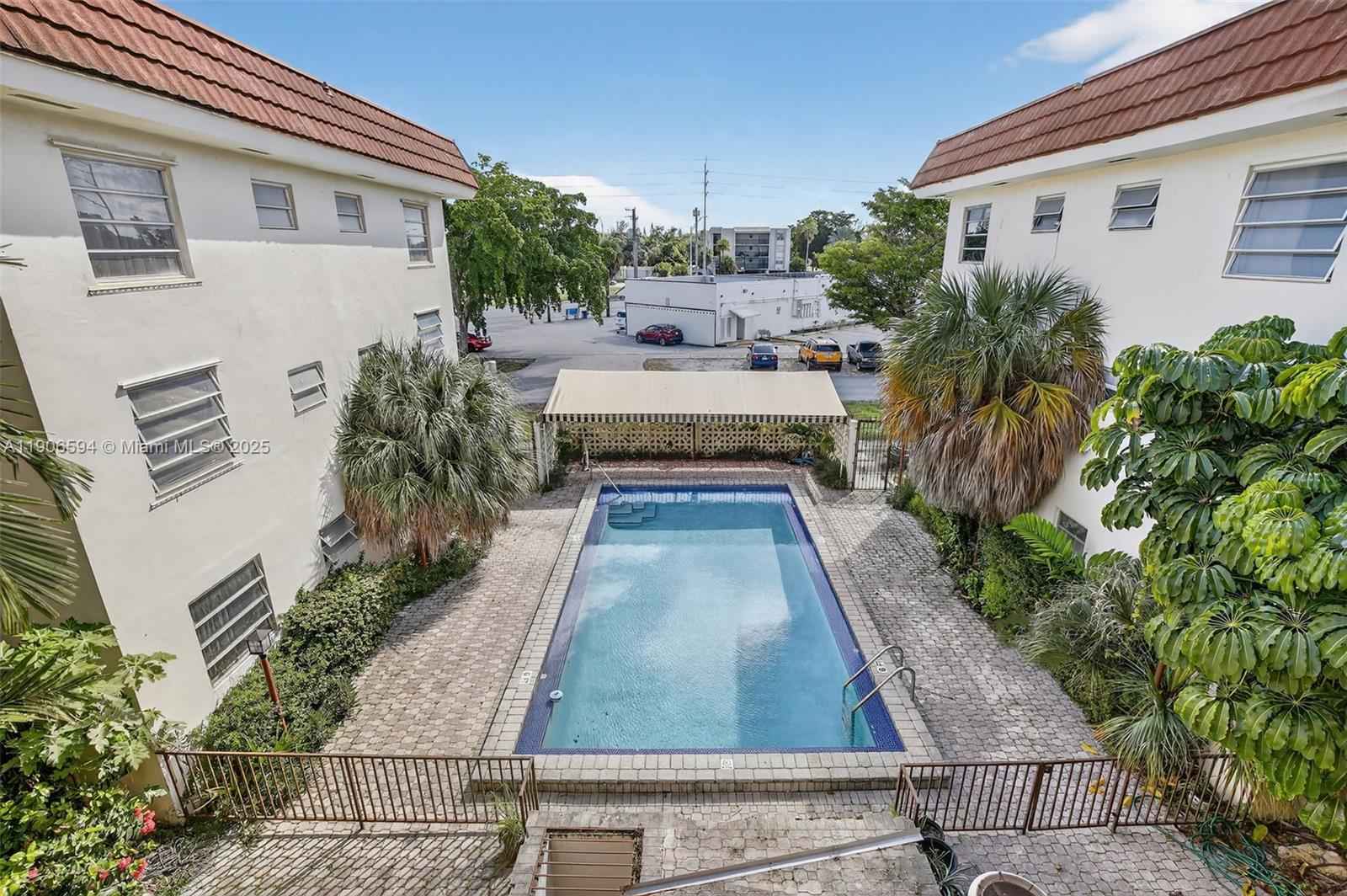 OXFORD COURT CONDO - Residential