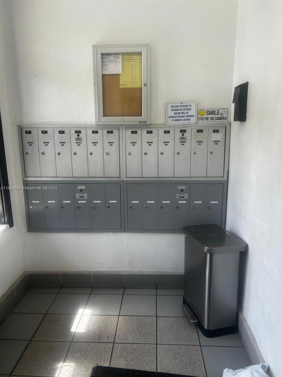 BEAUTIFUL ART DECO FURNISHED STUDIO FOR RENT IN SOUTH B EACH MIAMI BEACH
A FEW BLOCKS FROM SOUTH BEACH BEACHES FLAMINGO PARK AND LINCOLN RD.
GATED BUILDING
WASHER AND DRYER IN THE BUILDING.
FOR SHOWING CALL ME
AVAILABLE INMIDIATTLY FIRST MONTH AND ONE MONTH DEPOSIT