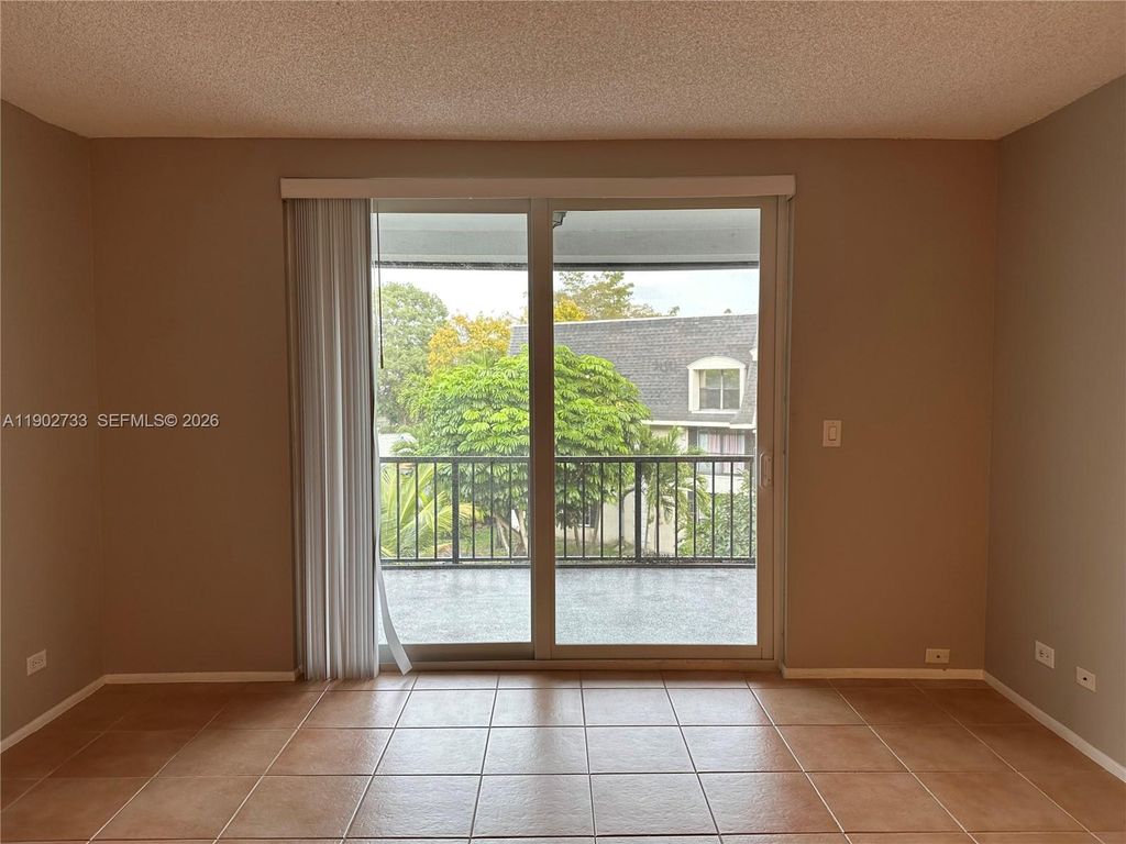 Photo of 3650 Inverrary Dr #3Y-G, Lauderhill, FL 33319 (MLS # A11902733)