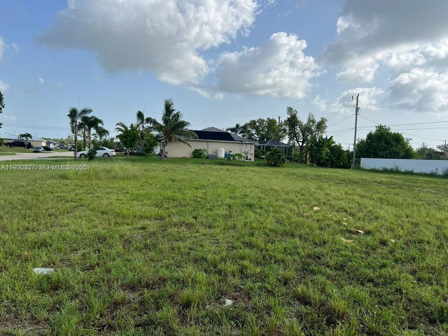 Oversized land 3 in 1 ready to built your dream home. Come and enjoy the tranquility that Cape Coral has to offer. Newer Community and newer homes, just few miles from the gorgeous beaches of the West Coast, famously known for their amazing white sands. This area already has all the infrastructure, business, shopping plazas, entertainment and a great school district. Perfect to relocate your family or to build a summer home. Survey available. NO HOA.