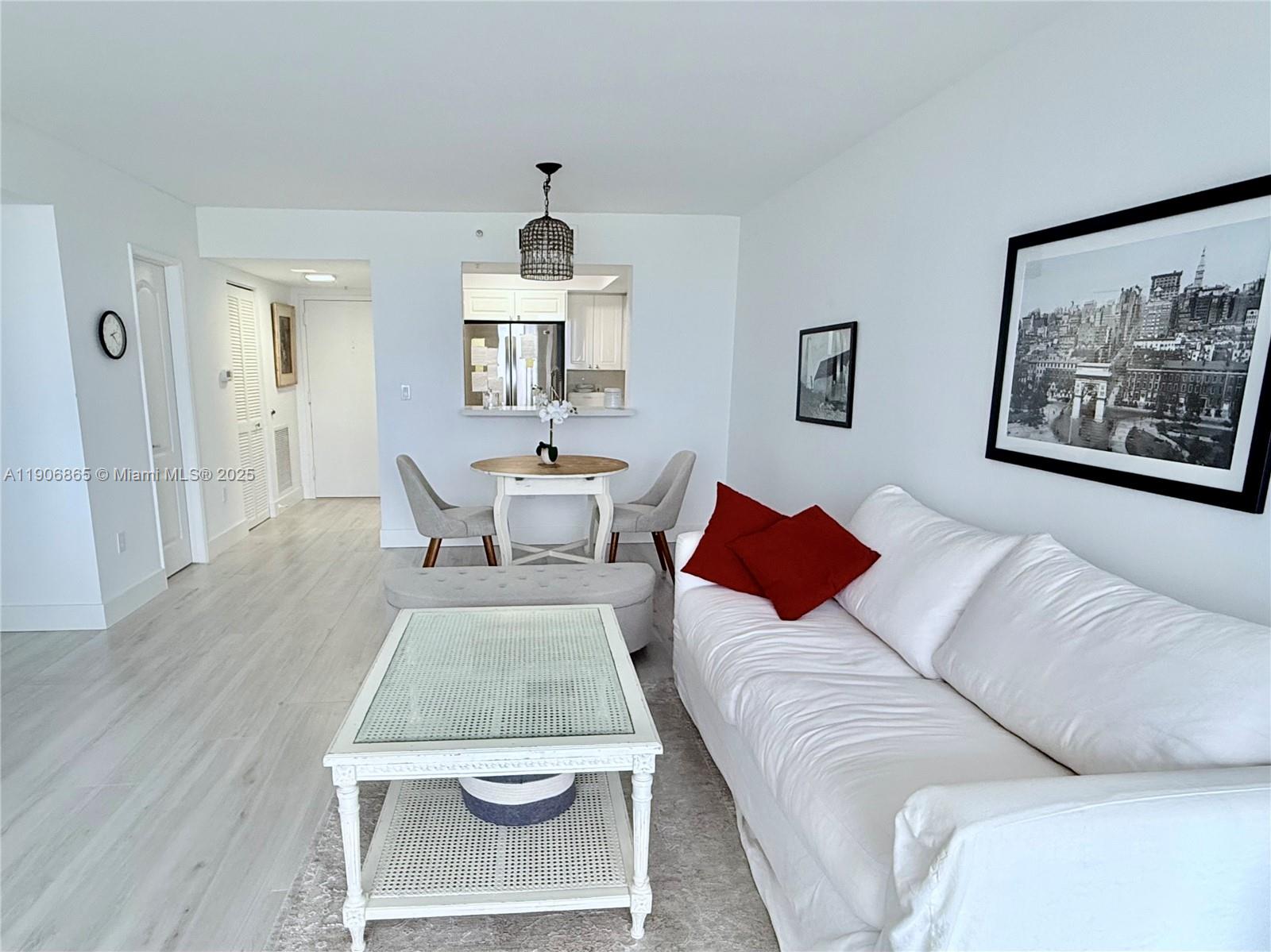 SUNSET HARBOUR SOUTH COND - Residential