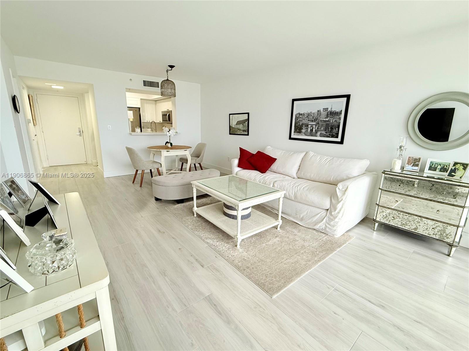 SUNSET HARBOUR SOUTH COND - Residential