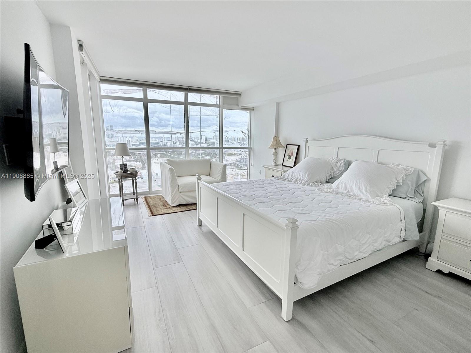 SUNSET HARBOUR SOUTH COND - Residential