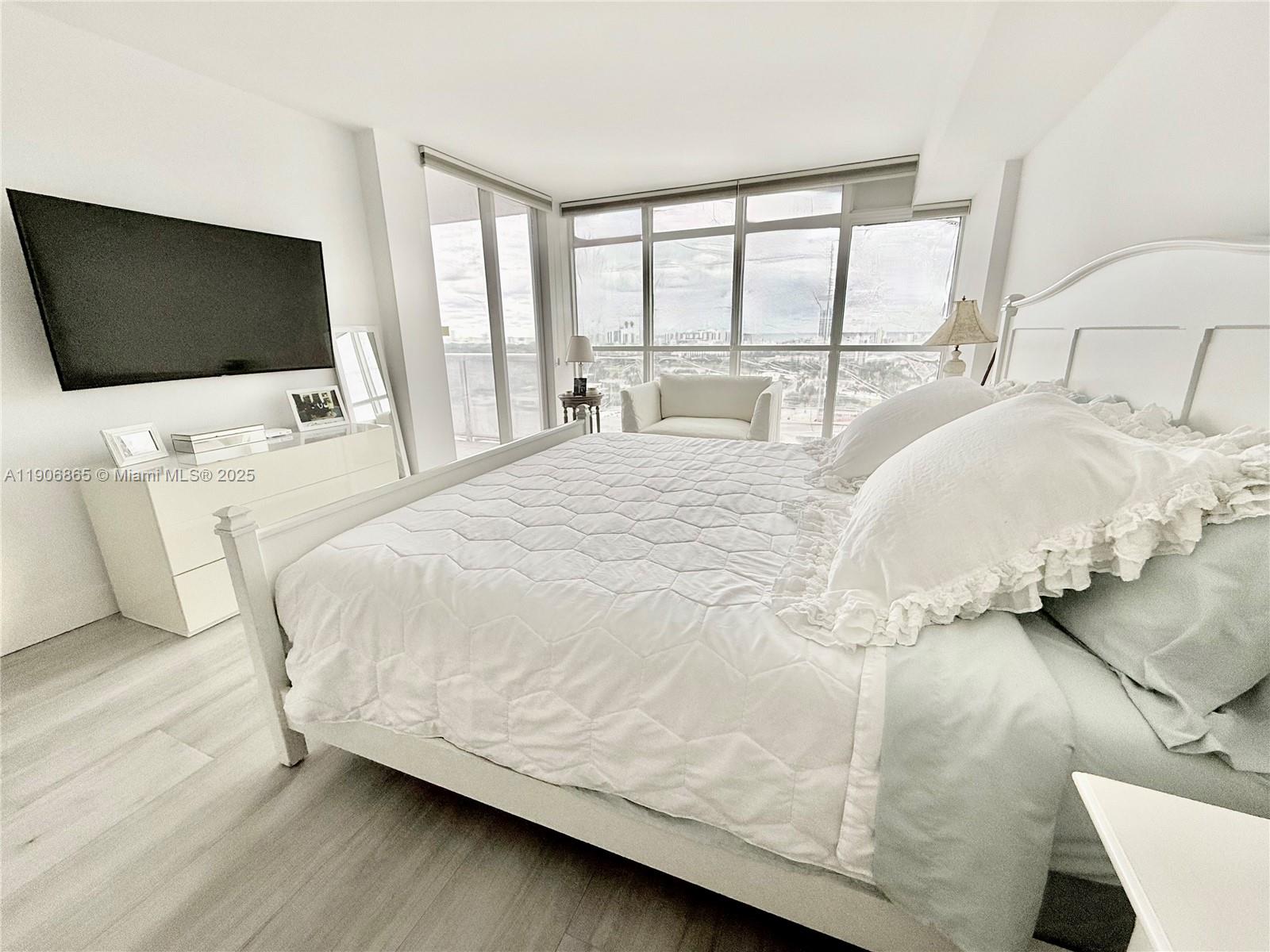 SUNSET HARBOUR SOUTH COND - Residential