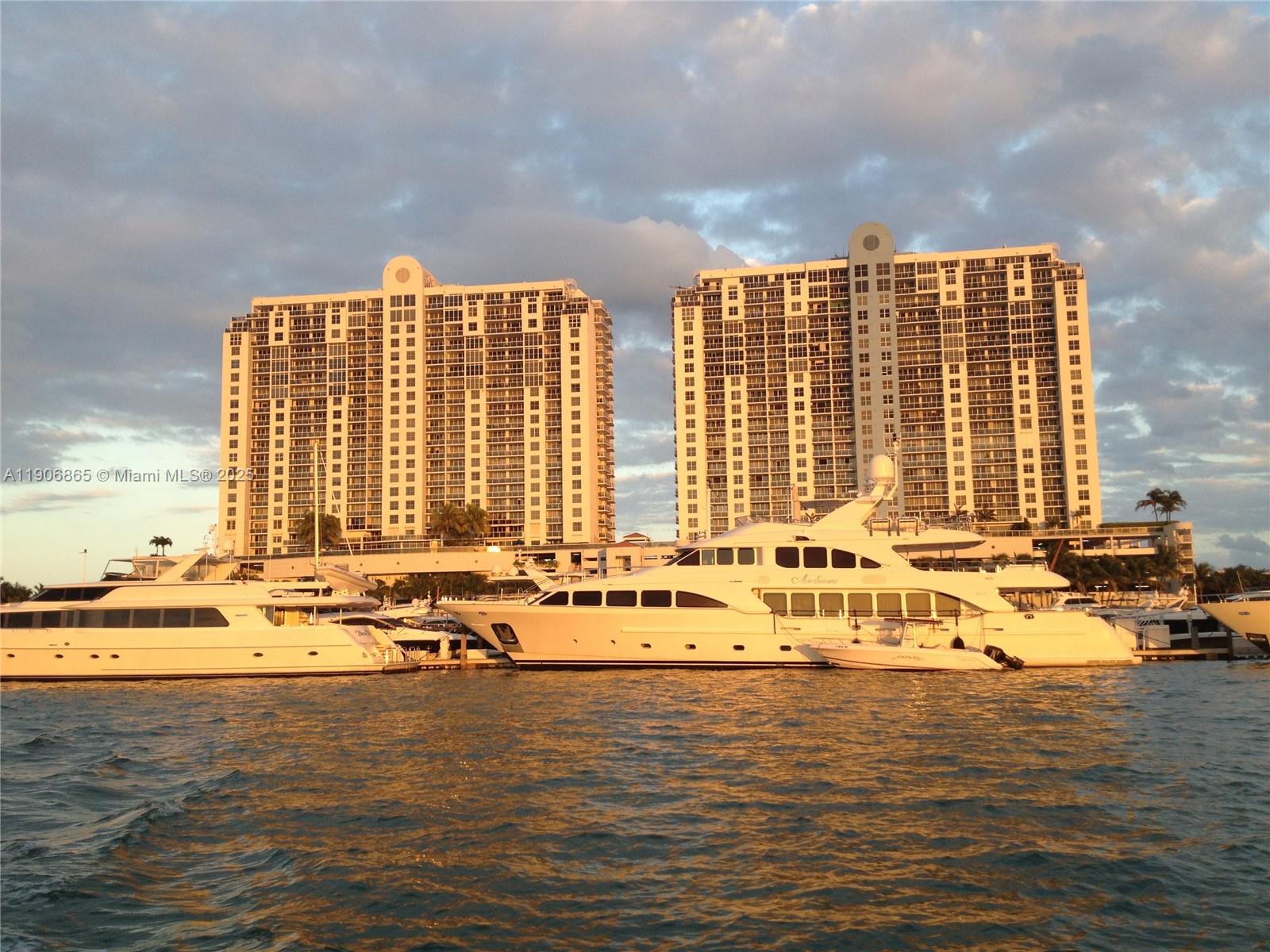 SUNSET HARBOUR SOUTH COND - Residential