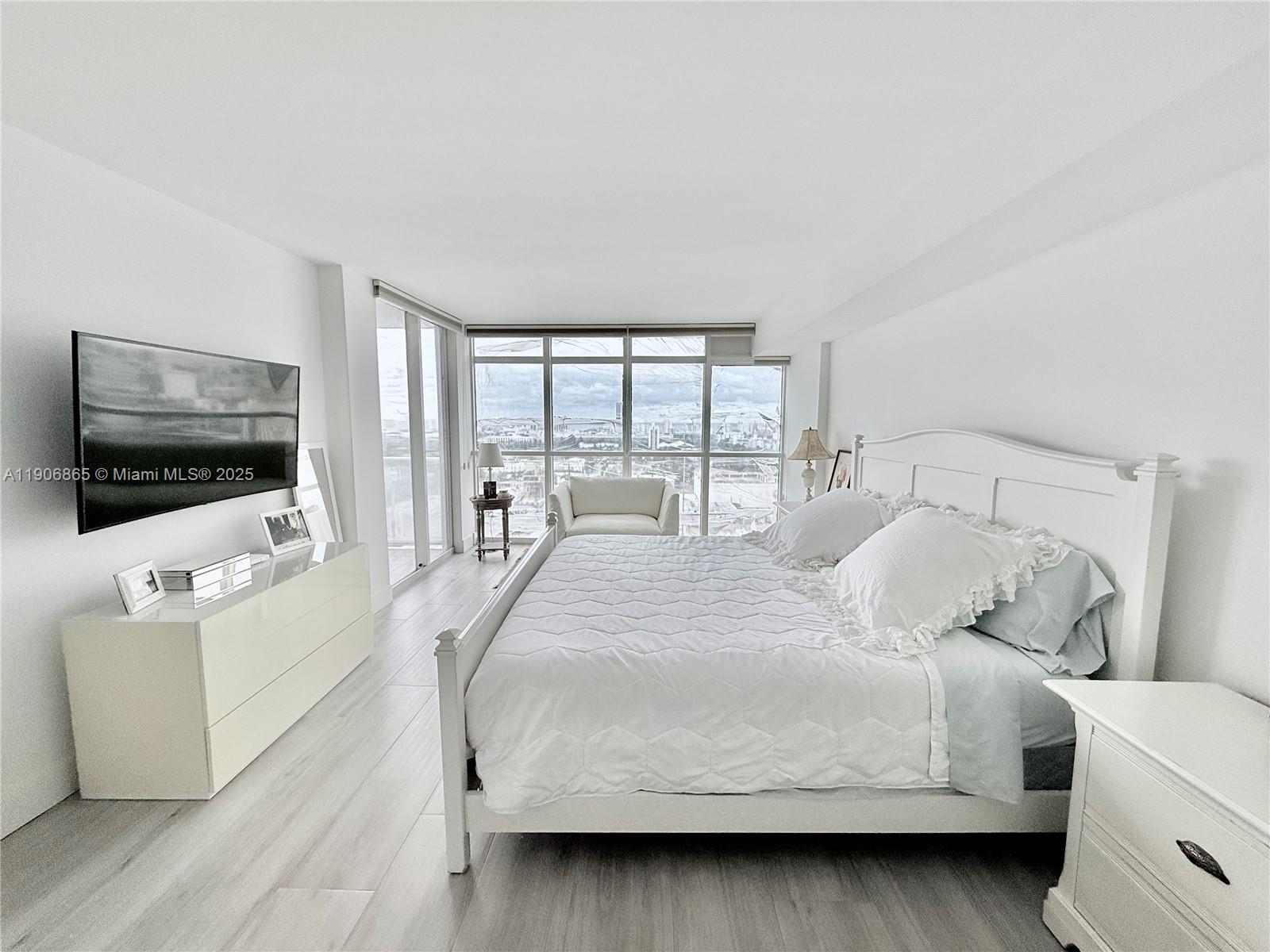 SUNSET HARBOUR SOUTH COND - Residential