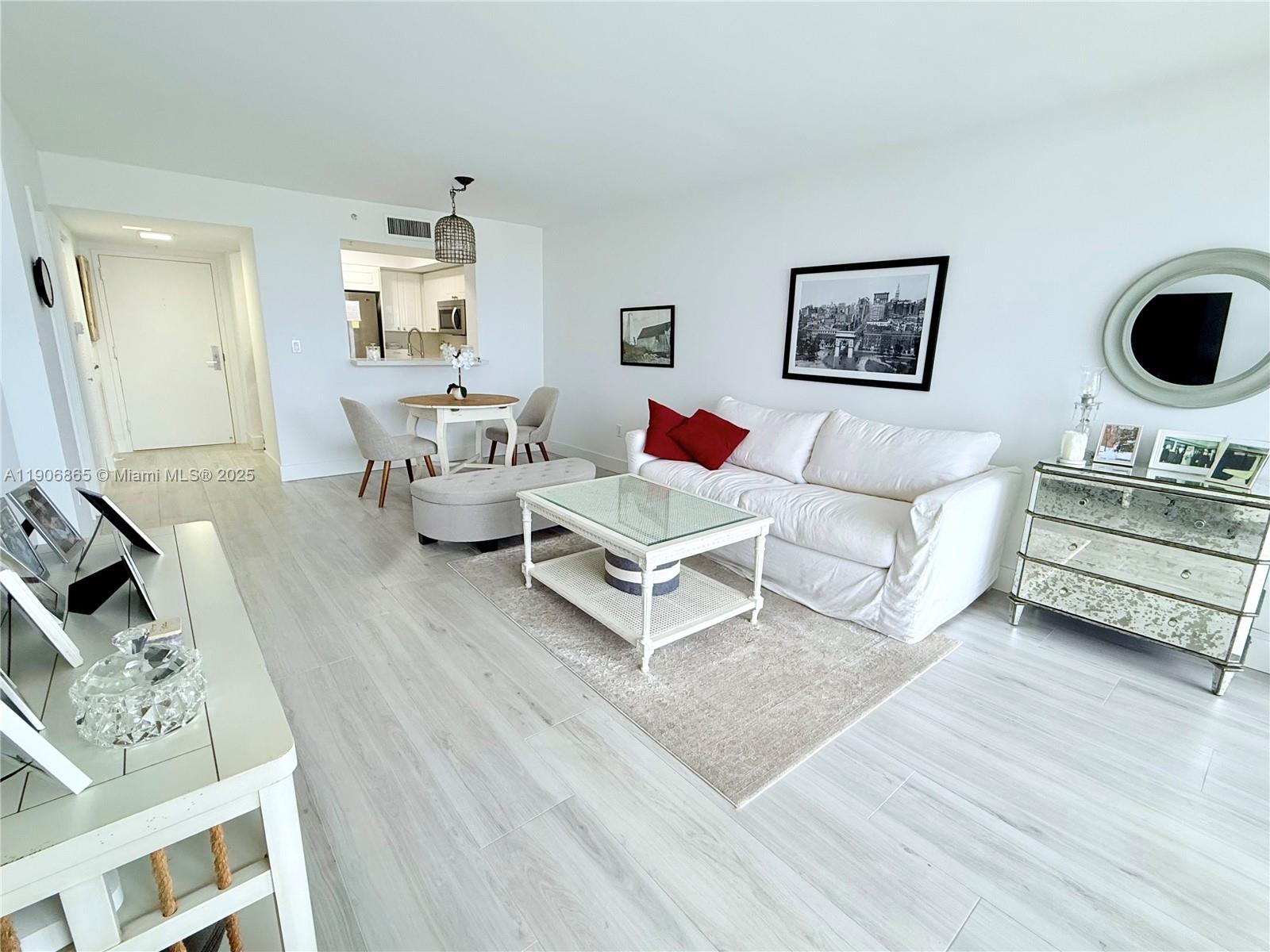 SUNSET HARBOUR SOUTH COND - Residential