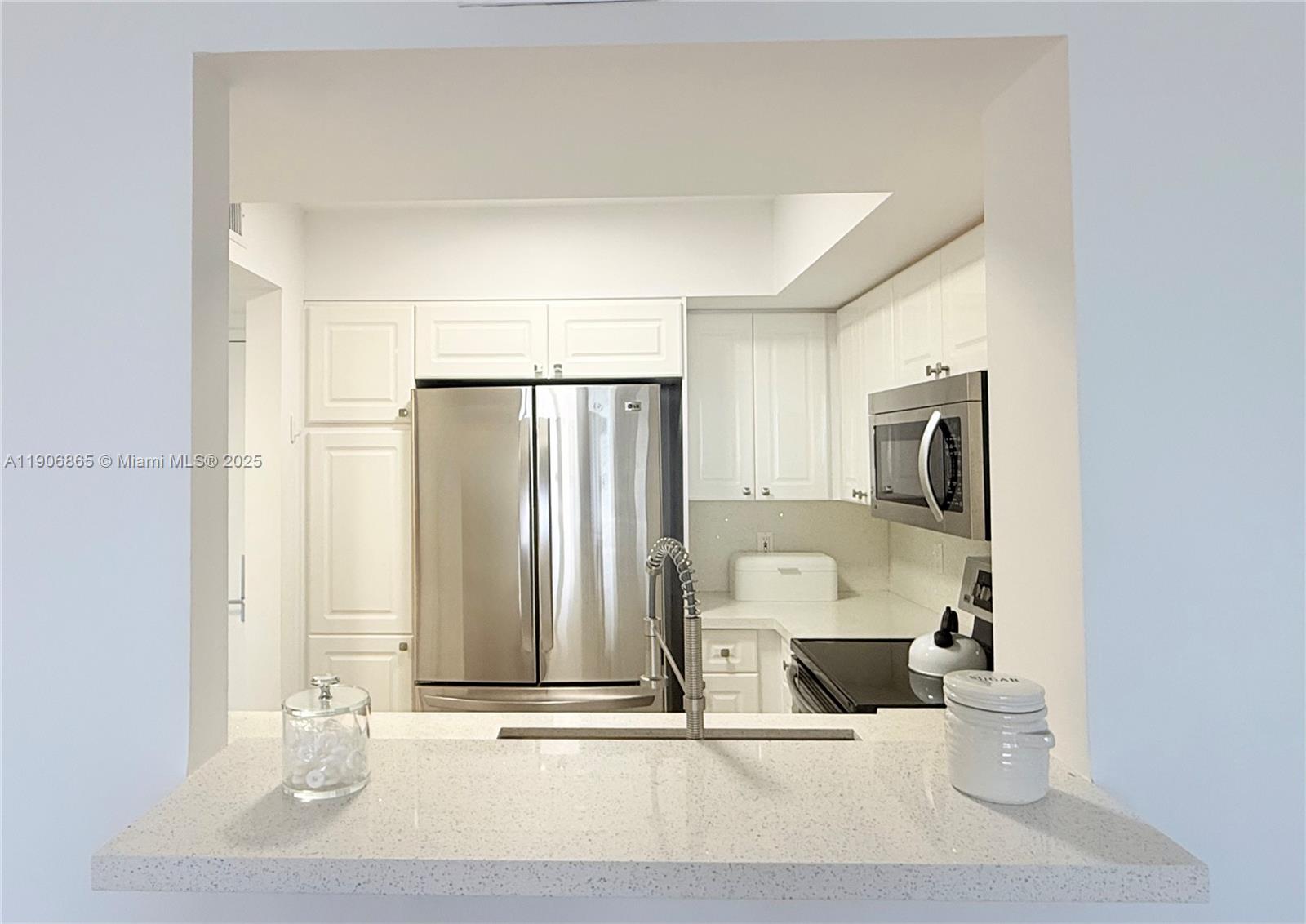 SUNSET HARBOUR SOUTH COND - Residential