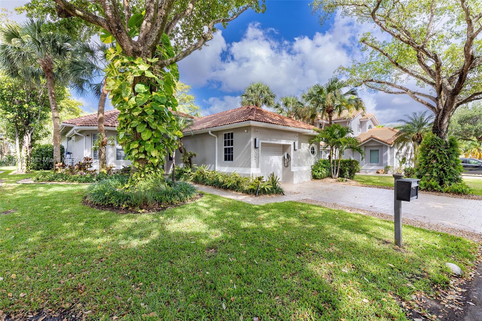 603 Misty Oaks Ln