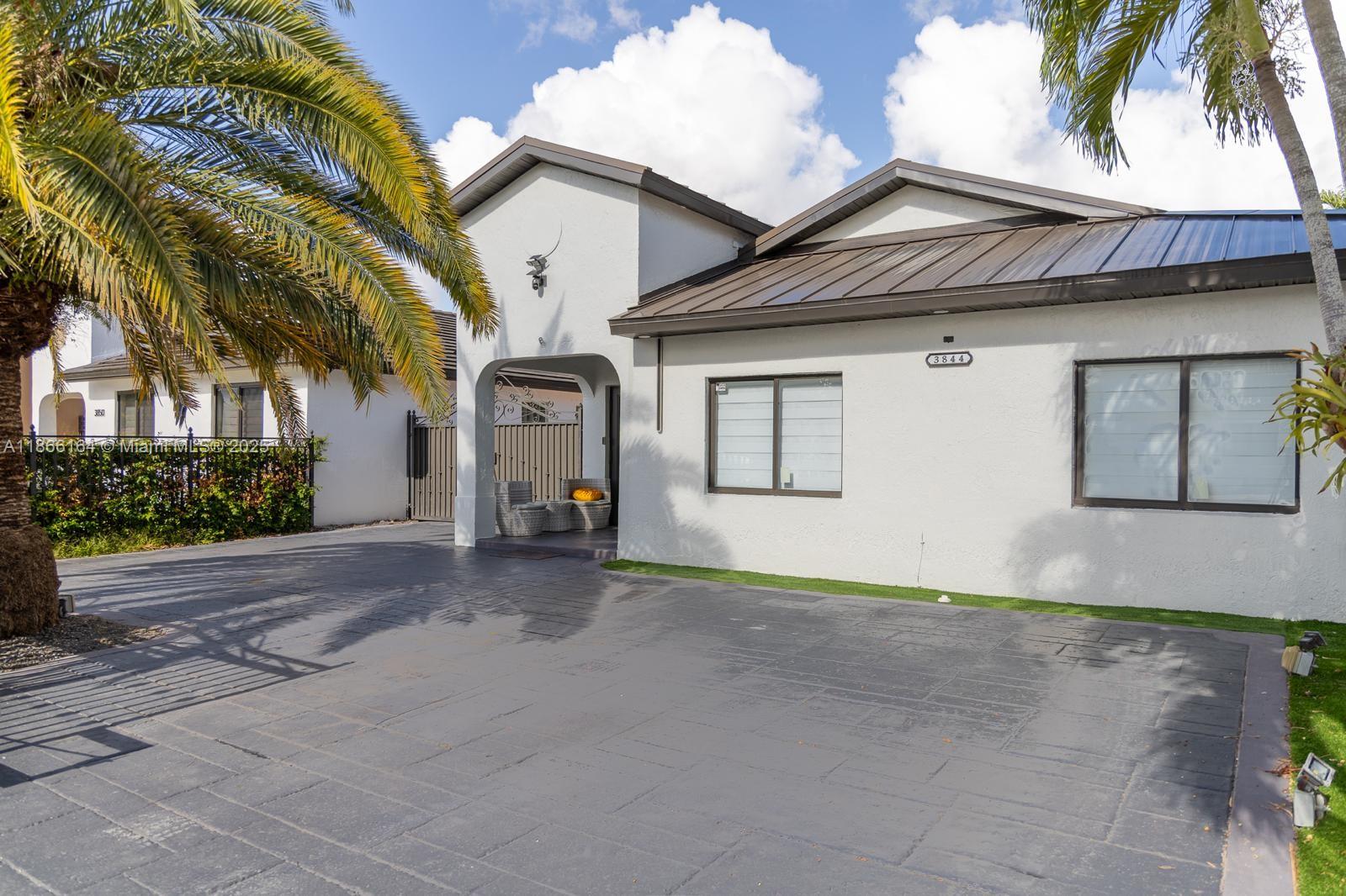 HELLO! HELLO! Your best option for a growing family. 4-bedroom, 3-bathroom home, completely remodeled in late 2024/early 2025. Impact-resistant windows, metal roof (2024), fence (2025), fully remodeled bathrooms, two kitchens, two living rooms, enclosed boat parking, BBQ area, and a playground to keep the family entertained. A great option for Airbnb use, thanks to its location and security. It has security gates, the best location in Miami. Don't miss it! Visit us and don't miss the opportunity to have the home of your dreams.
