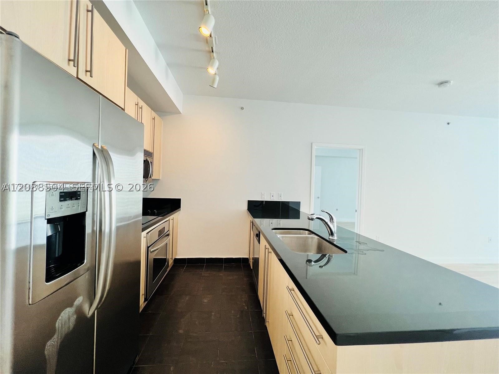 79 SW 12th St 2310-S