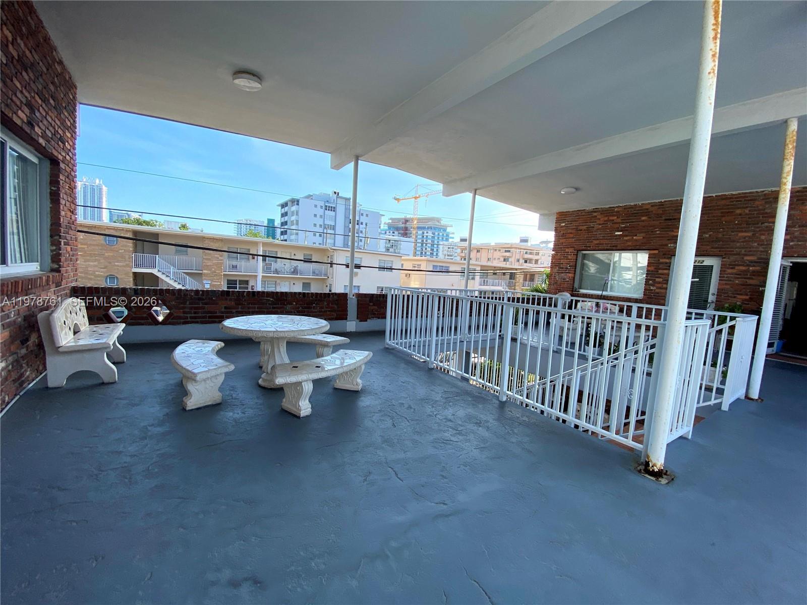 MIMO ON THE BEACH III CON - Residential Lease