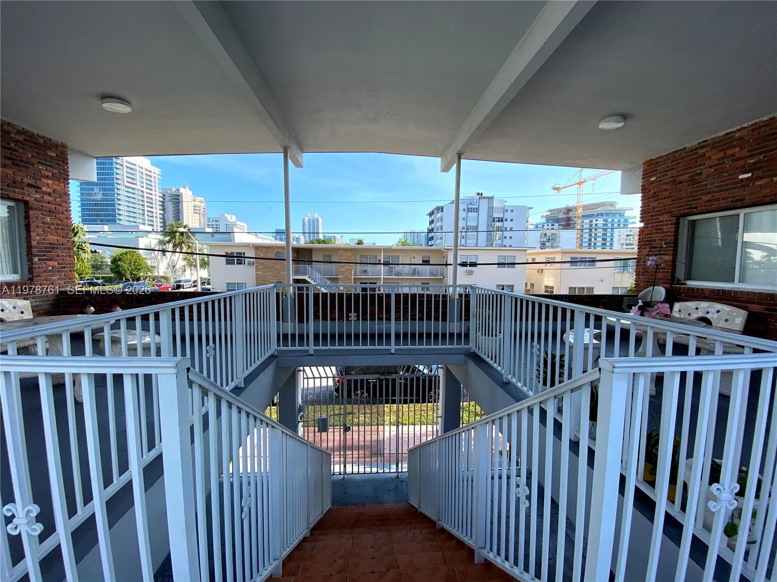 MIMO ON THE BEACH III CON - Residential Lease