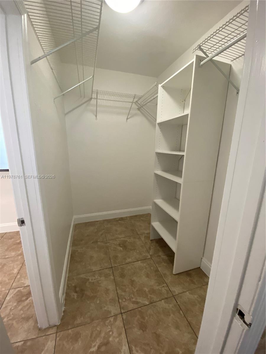 MIMO ON THE BEACH III CON - Residential Lease