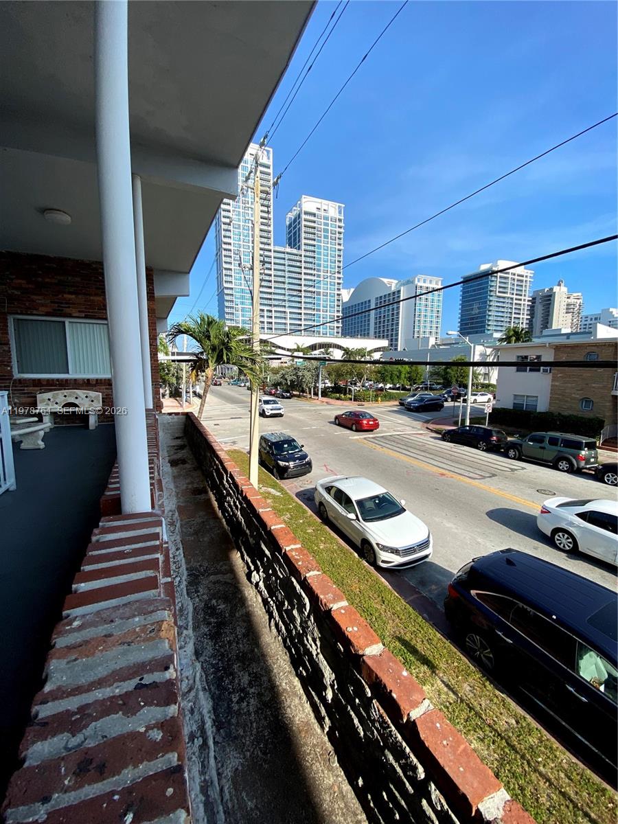 MIMO ON THE BEACH III CON - Residential Lease