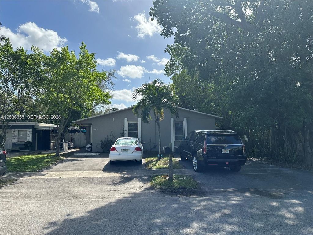 Photo of 6316 Lincoln St #6316, Hollywood, FL 33024 (MLS # A12001857)