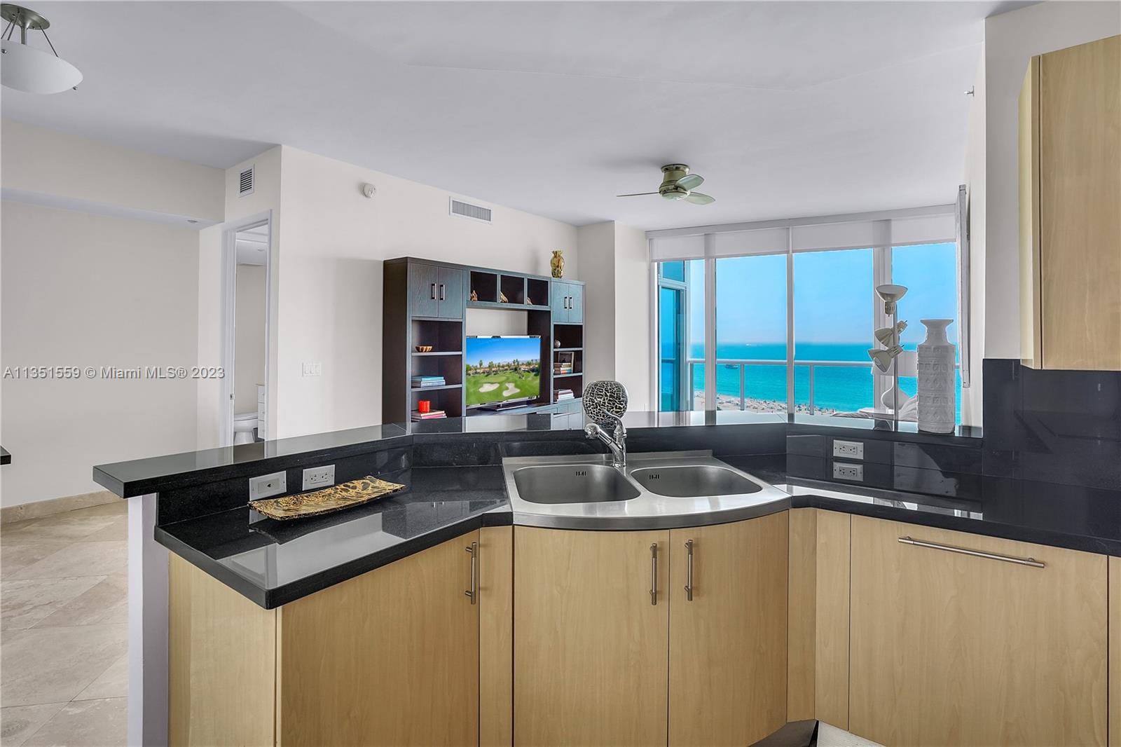 CONTINUUM ON SOUTH BEACH - Residential