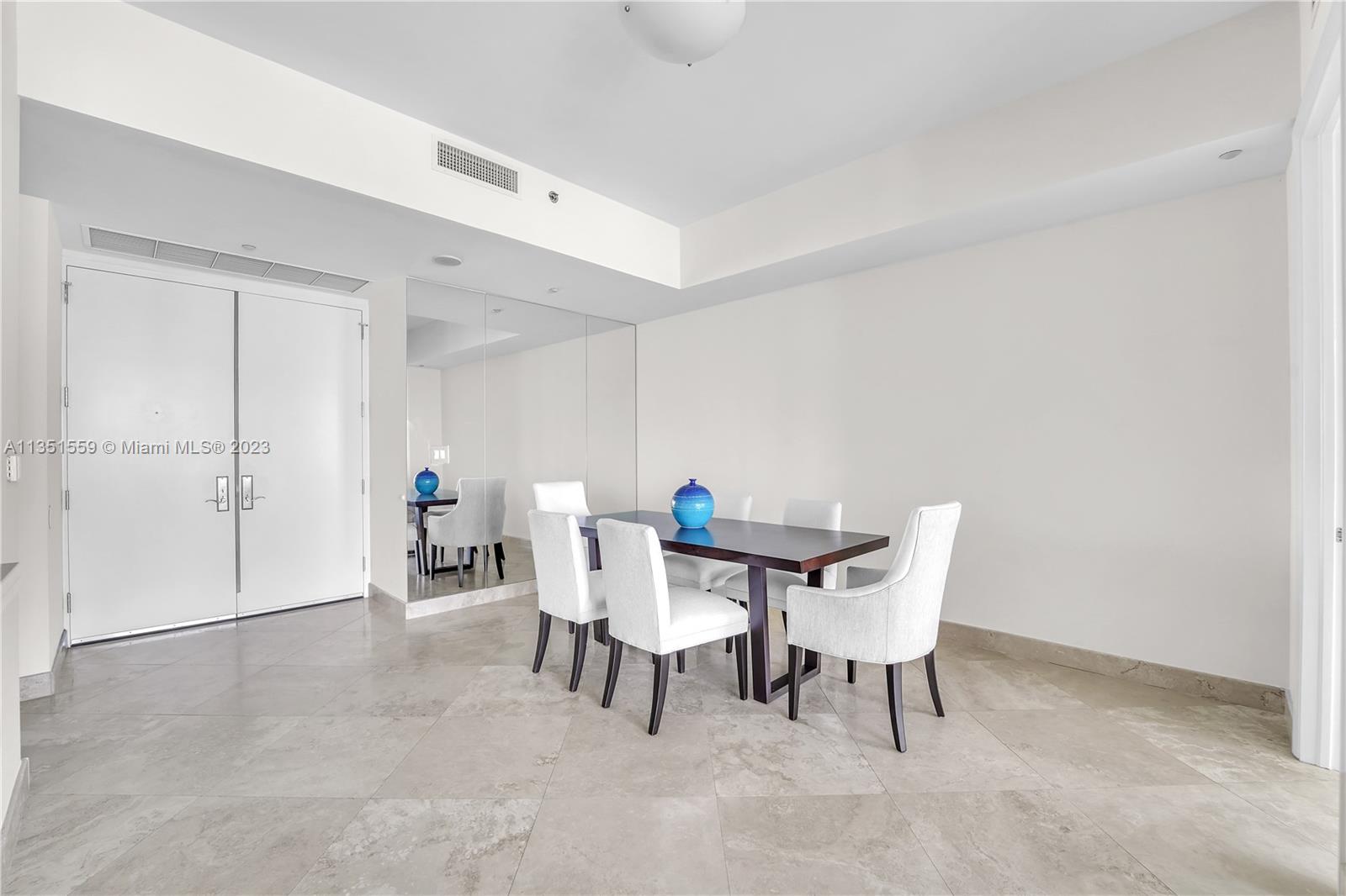 CONTINUUM ON SOUTH BEACH - Residential