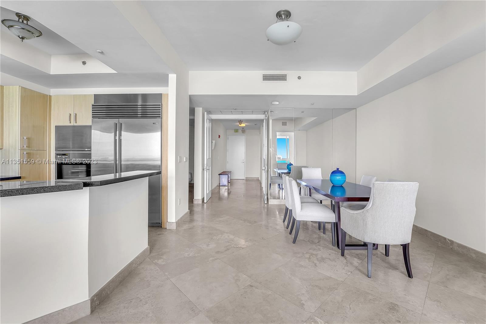 CONTINUUM ON SOUTH BEACH - Residential