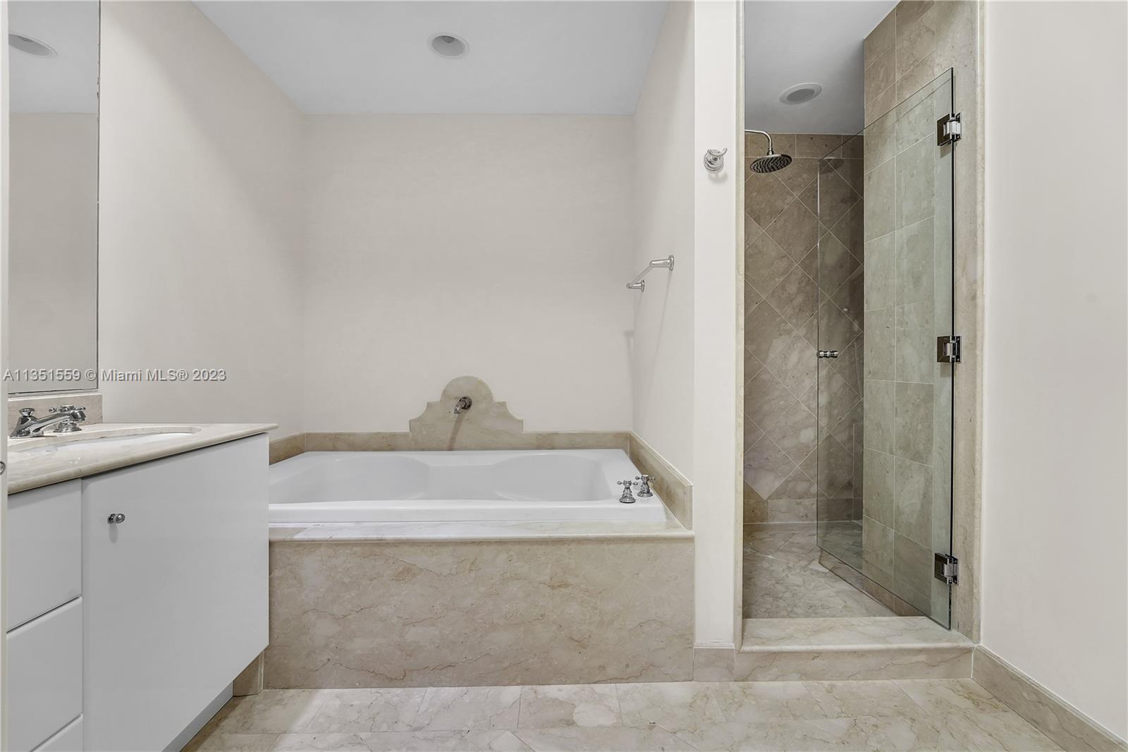 CONTINUUM ON SOUTH BEACH - Residential