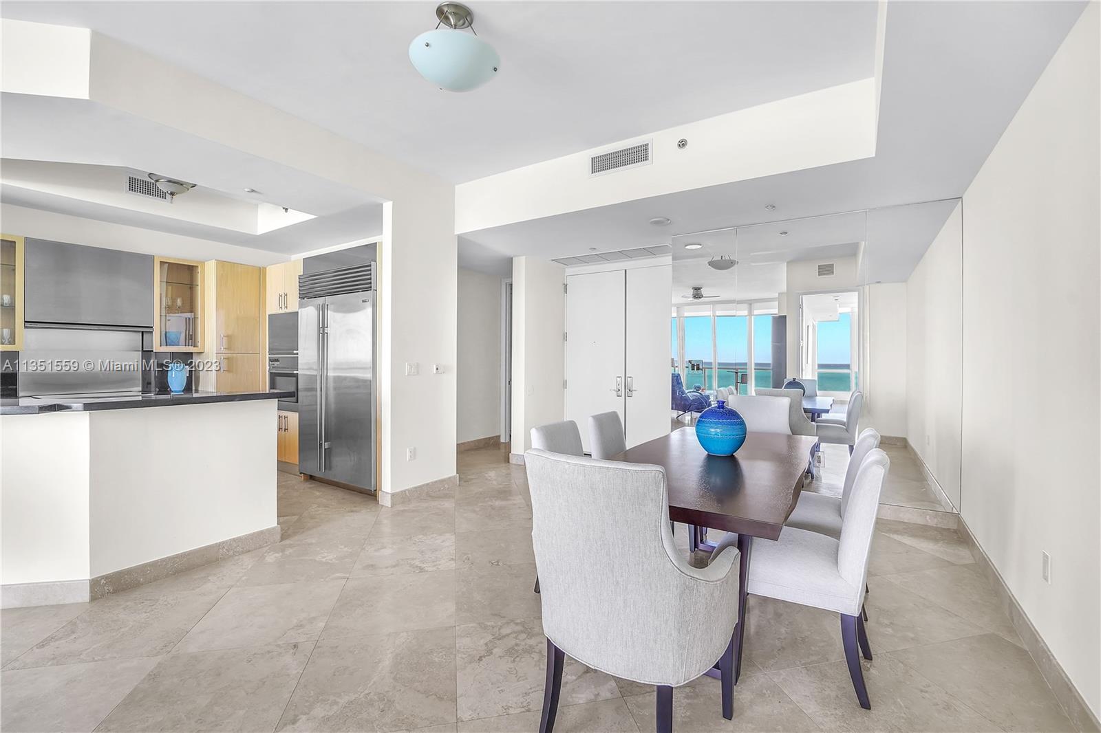 CONTINUUM ON SOUTH BEACH - Residential