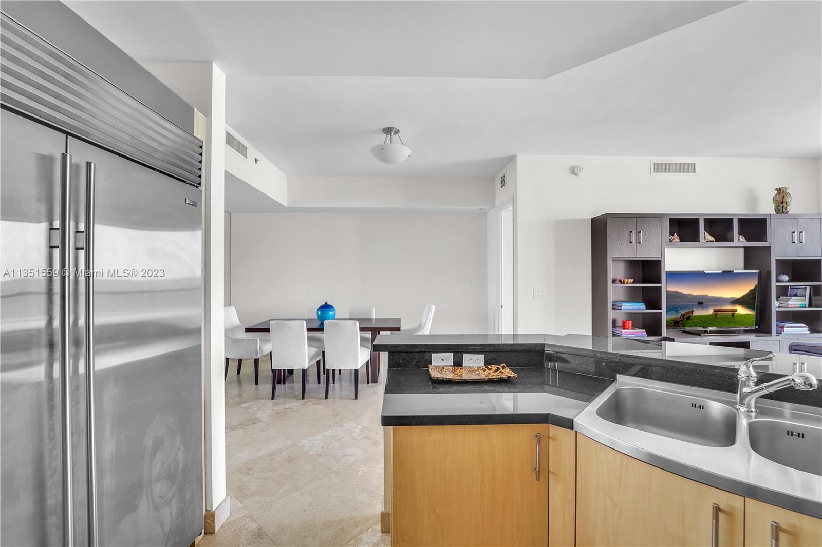 CONTINUUM ON SOUTH BEACH - Residential