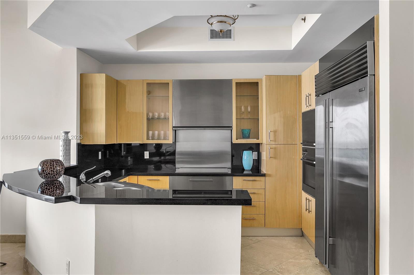 CONTINUUM ON SOUTH BEACH - Residential