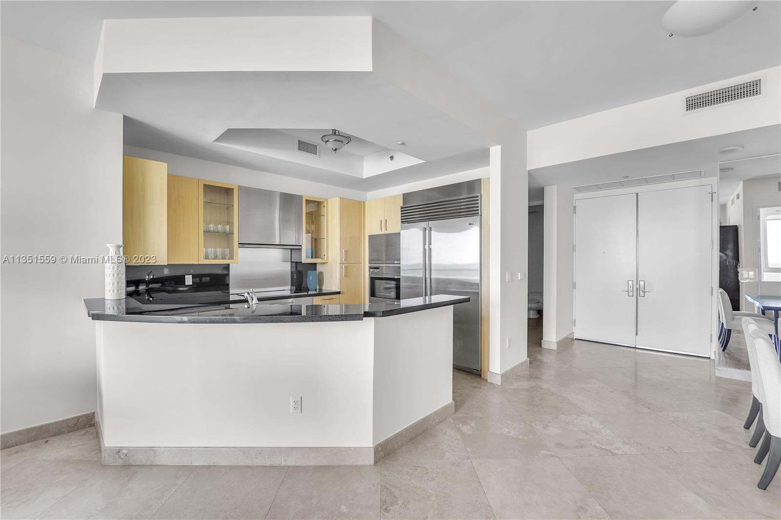 CONTINUUM ON SOUTH BEACH - Residential