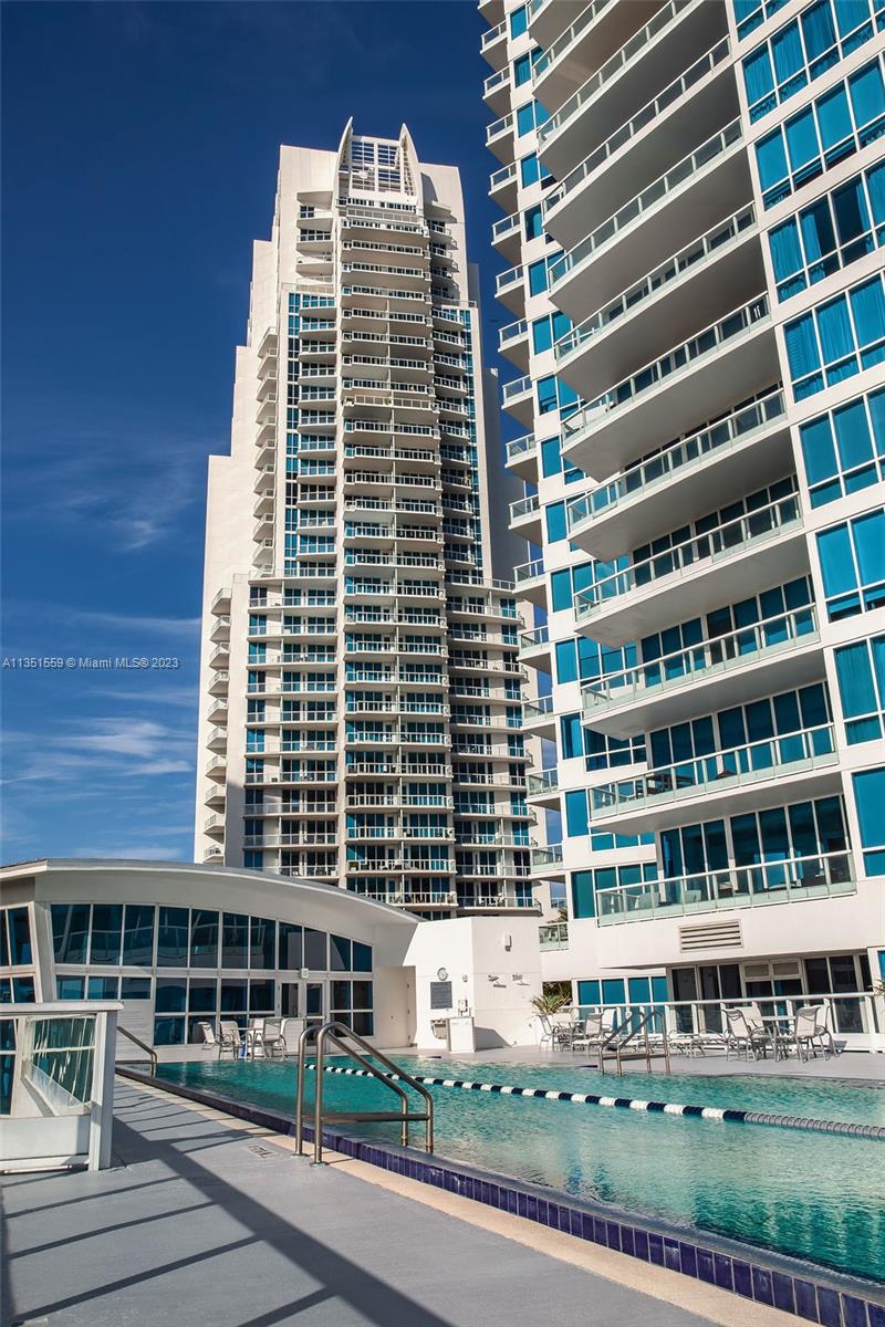 CONTINUUM ON SOUTH BEACH - Residential