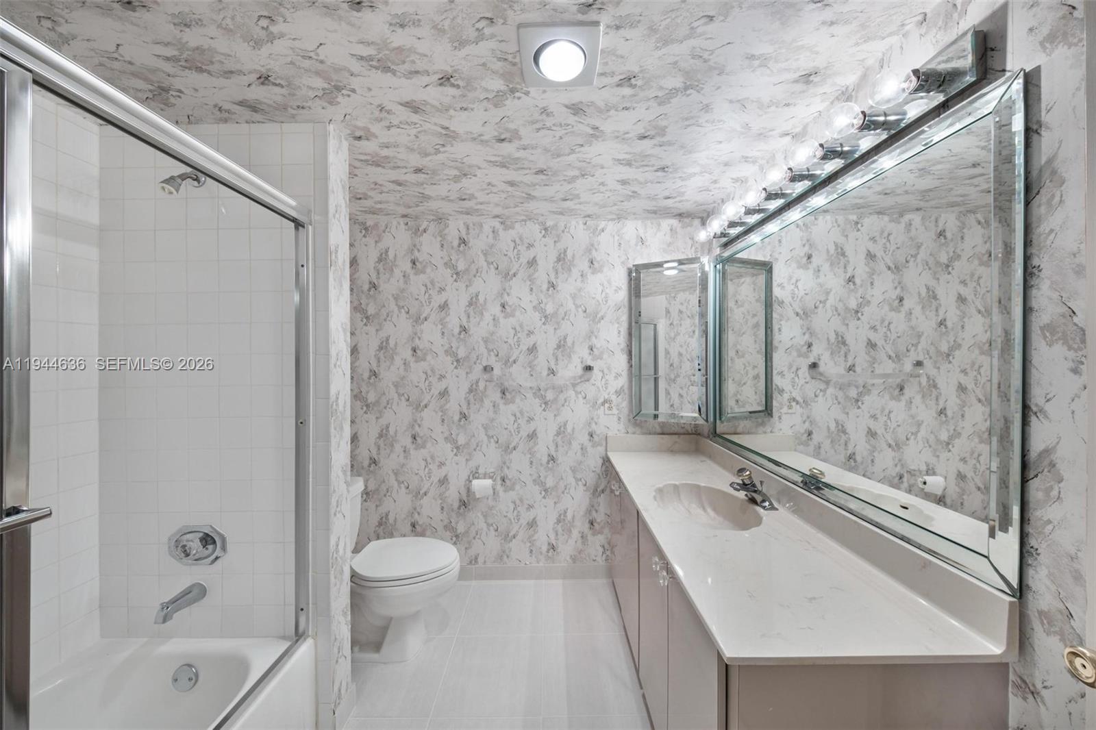 GLADES OF BOCA LAGO CONDO - Residential