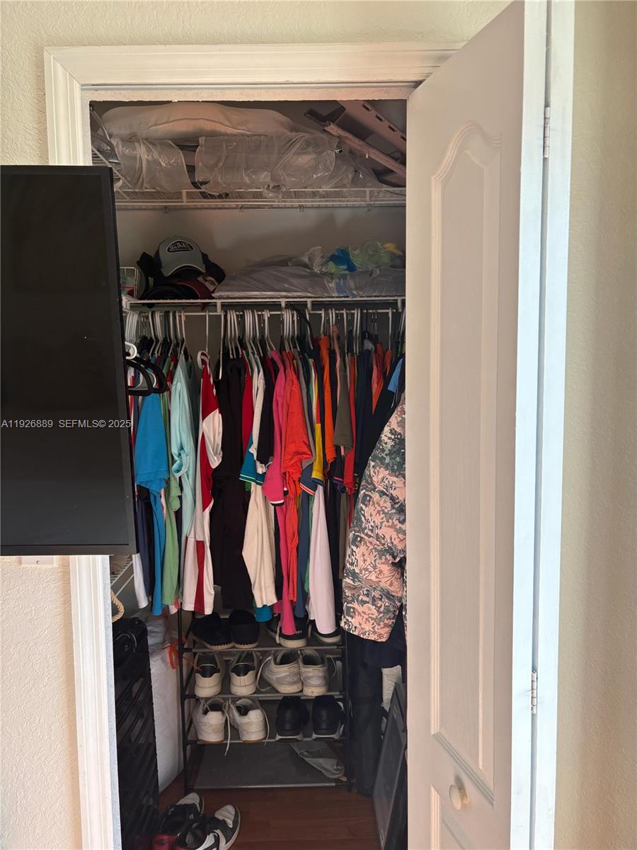 MELROSE POINT CONDO - Residential Lease