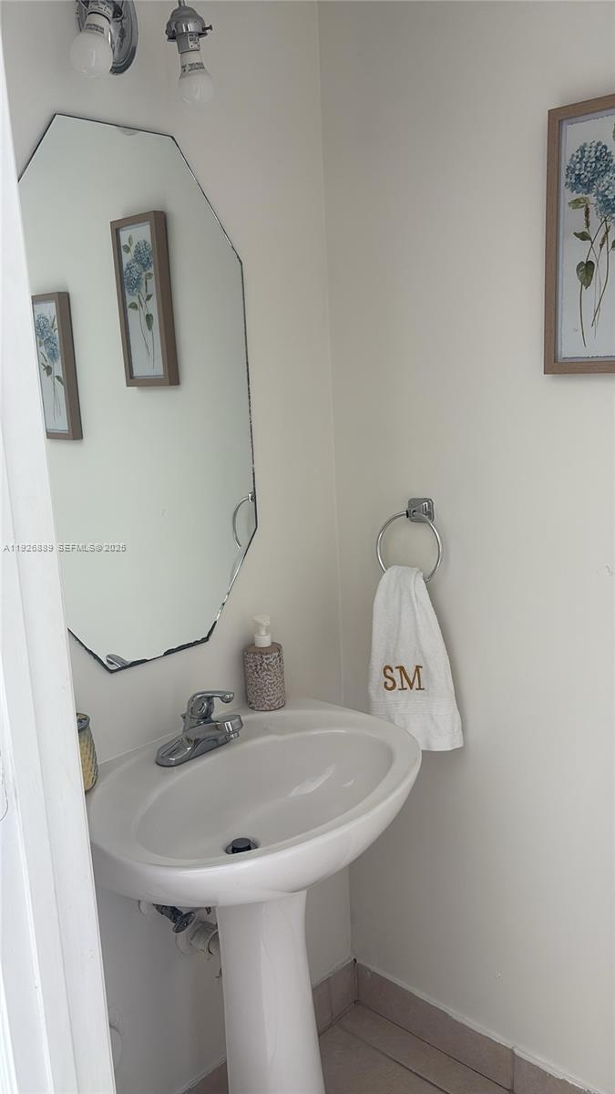 MELROSE POINT CONDO - Residential Lease