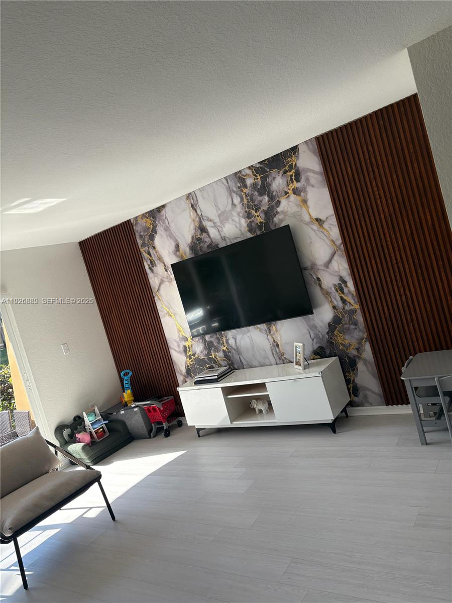 MELROSE POINT CONDO - Residential Lease