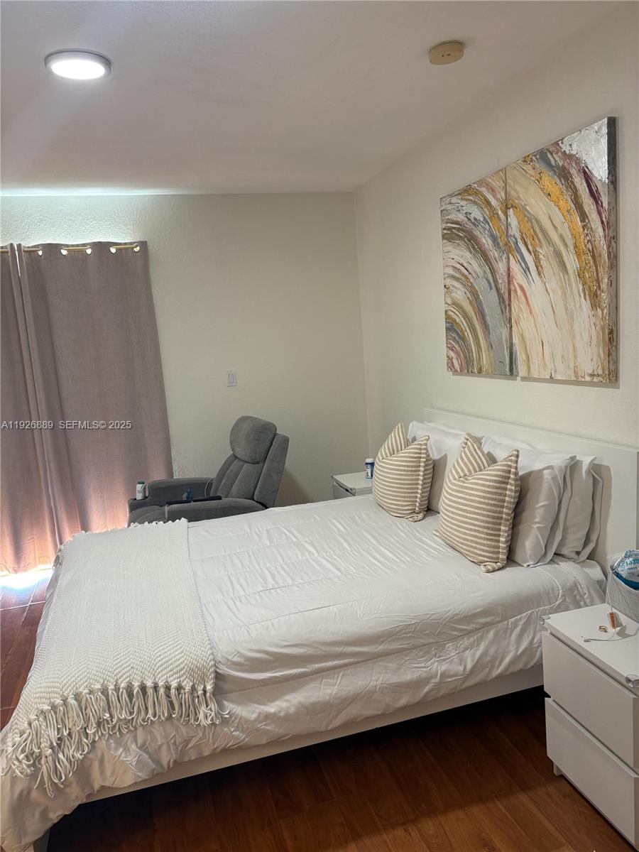 MELROSE POINT CONDO - Residential Lease